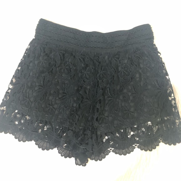 Black lace shorts - Picture 2 of 2